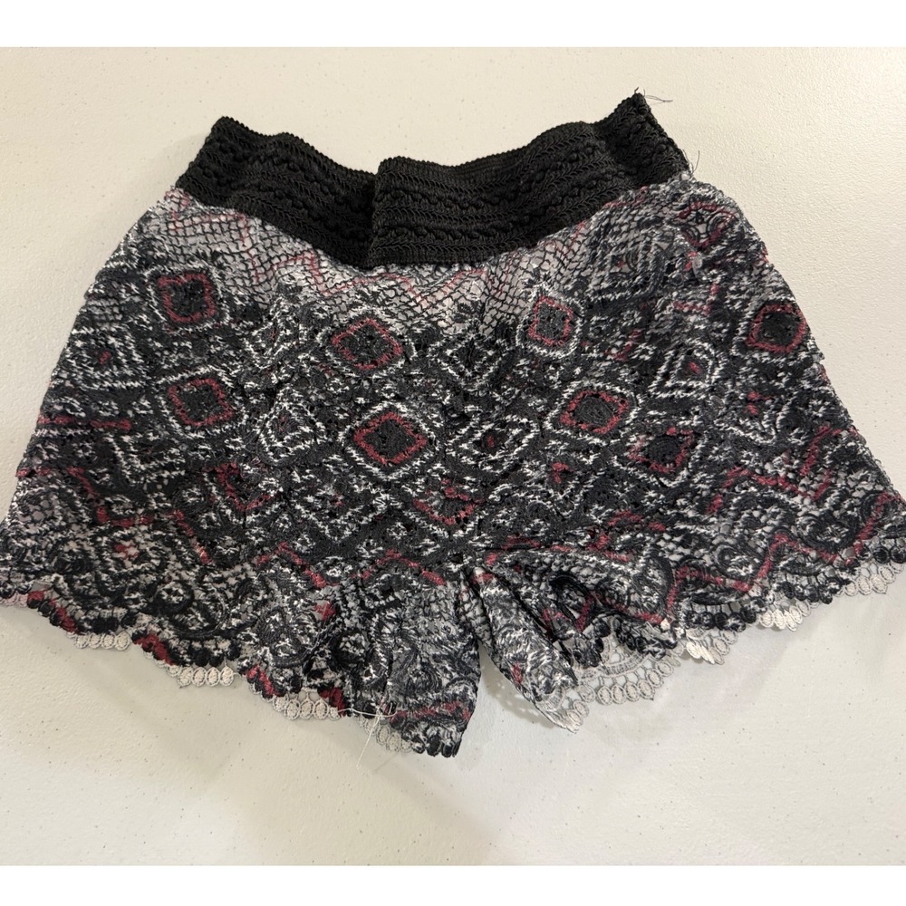 No Boundaries Lace Shorts Wine Combo Geometric Scalloped Hem XS NJ278625M
